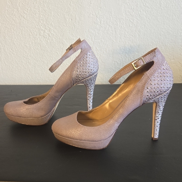 Style & Co. Shimmering Silver Platform Heels - Picture 5 of 9